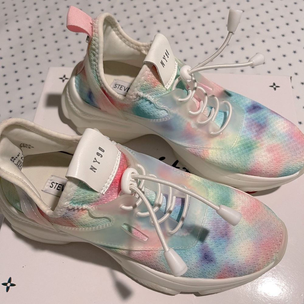 Shoes 6.5!!! free accessory!  😍